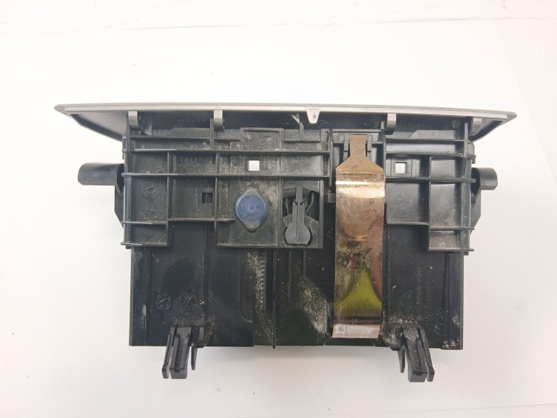 Recambio de cenicero para ford focus ii (da_, hcp, dp) 1.8 tdci referencia OEM IAM 18820015  