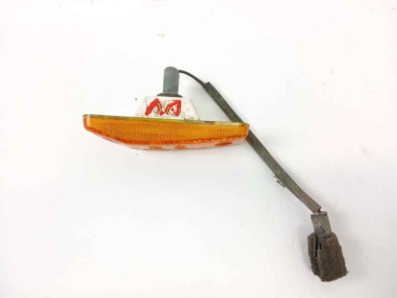 Recambio de piloto lateral izquierdo para ssangyong musso 2.9 tdi grand lux referencia OEM IAM 8340105200  