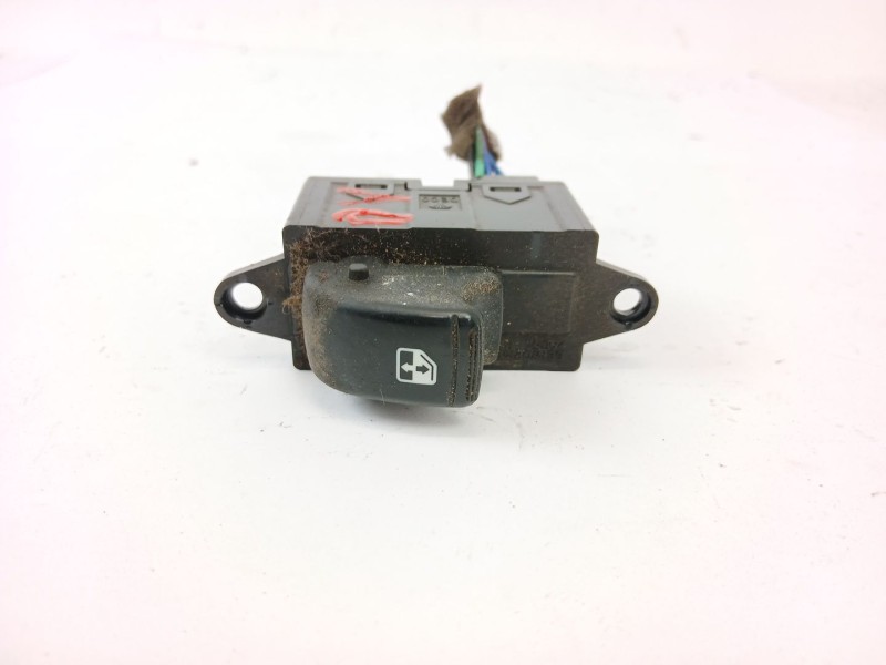 Recambio de mando elevalunas trasero izquierdo para ssangyong musso 2.9 tdi grand lux referencia OEM IAM 96190777  