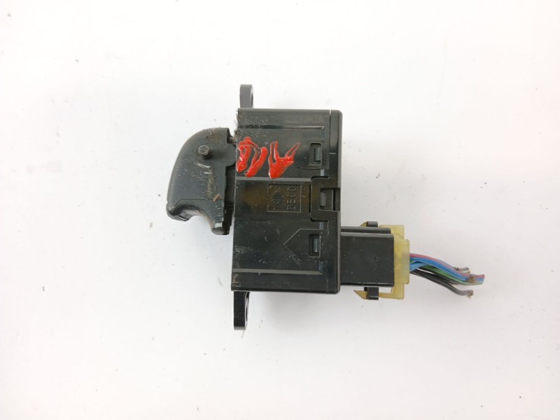 Recambio de mando elevalunas trasero derecho para ssangyong musso 2.9 tdi grand lux referencia OEM IAM 96190777  