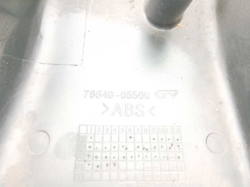 Recambio de moldura para ssangyong musso 2.9 tdi grand lux referencia OEM IAM 7664005500  