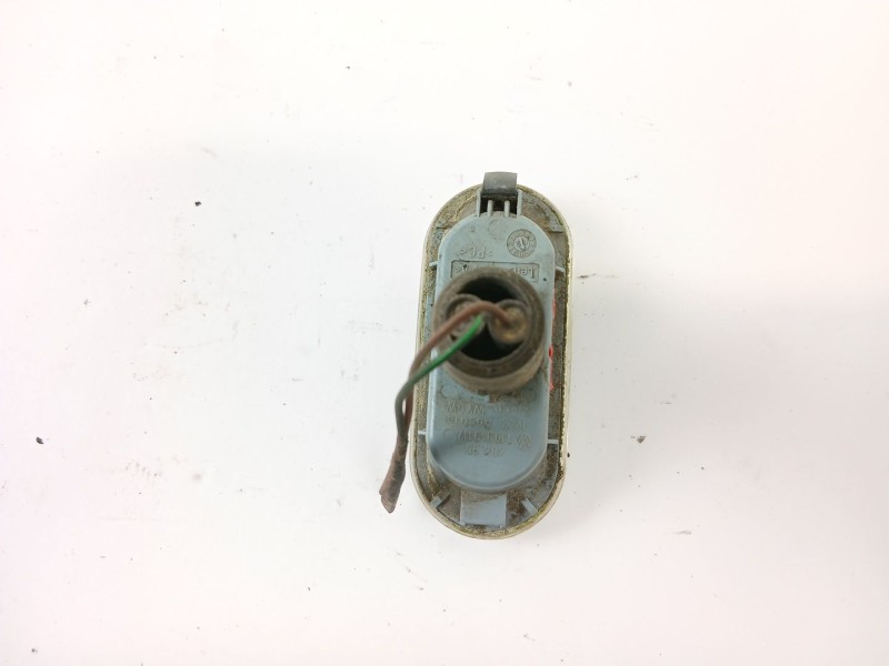 Recambio de piloto lateral derecho para volkswagen golf iv berlina (1j1) 1.6 16v referencia OEM IAM 1J0949117  