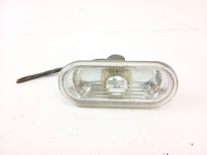 Recambio de piloto lateral izquierdo para volkswagen golf iv berlina (1j1) 1.6 16v referencia OEM IAM 1J0949117  