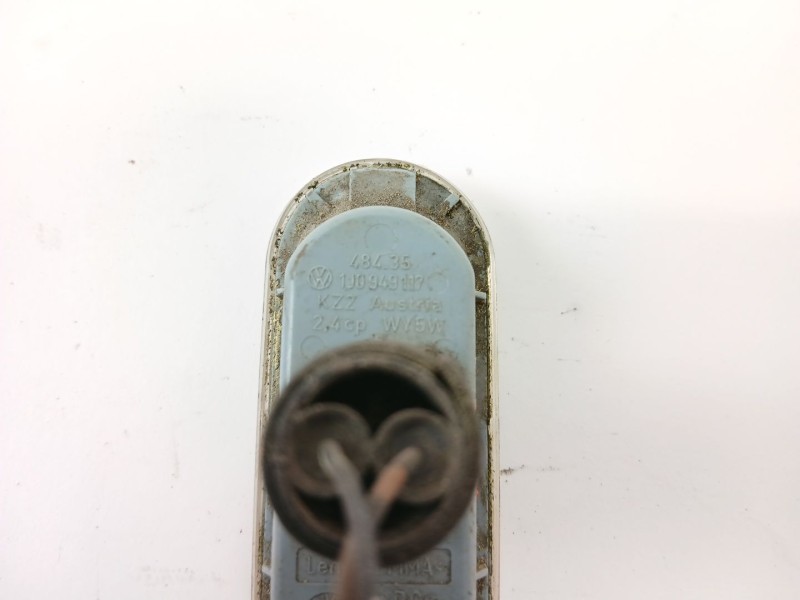 Recambio de piloto lateral izquierdo para volkswagen golf iv berlina (1j1) 1.6 16v referencia OEM IAM 1J0949117  