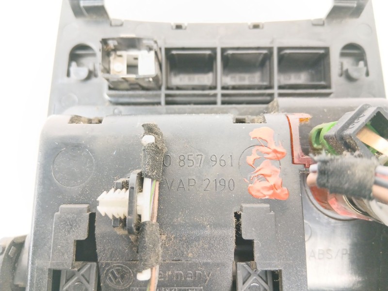 Recambio de cenicero para volkswagen golf v (1k1) 1.9 tdi referencia OEM IAM 857961  