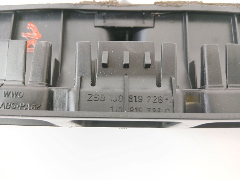 Recambio de moldura para volkswagen golf iv berlina (1j1) 1.6 16v referencia OEM IAM 1J0819728  