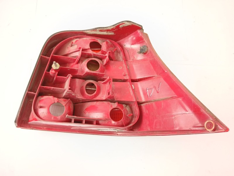 Recambio de piloto trasero izquierdo para volkswagen golf iv berlina (1j1) 1.6 16v referencia OEM IAM 37750719  