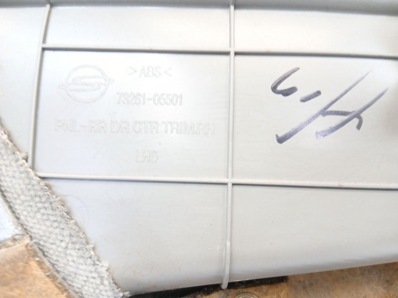 Recambio de guarnecido puerta trasera derecha para ssangyong musso 2.9 tdi grand lux referencia OEM IAM 7326105501  