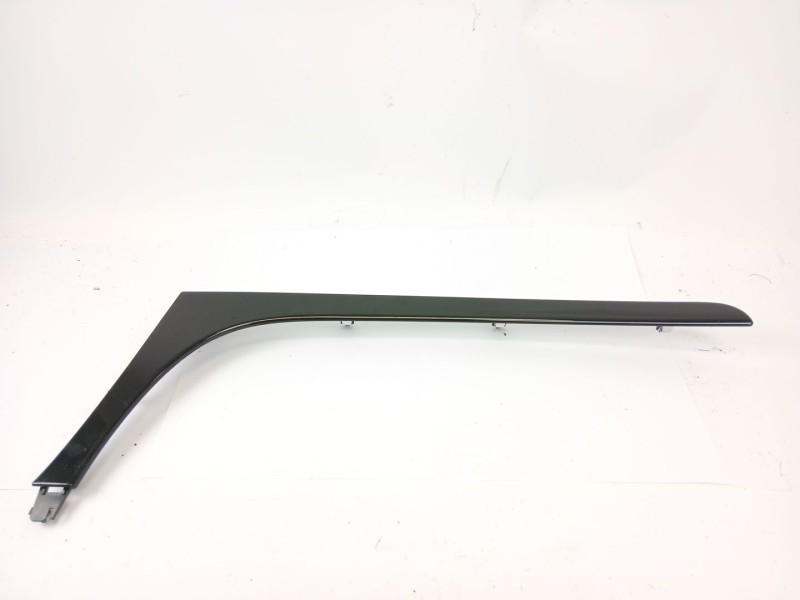 Recambio de molduras delanteras para opel insignia berlina edition referencia OEM IAM 13221845  