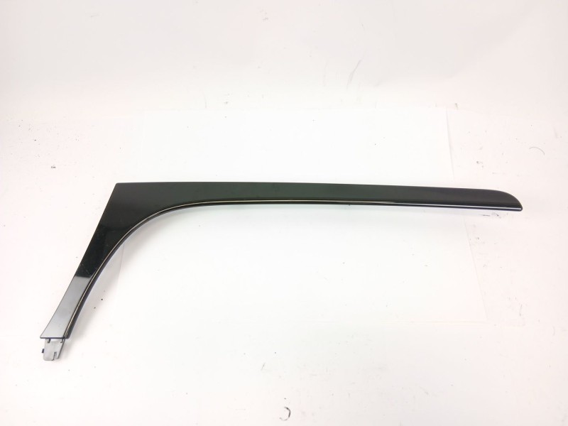 Recambio de molduras delanteras para opel insignia berlina edition referencia OEM IAM 13221845  