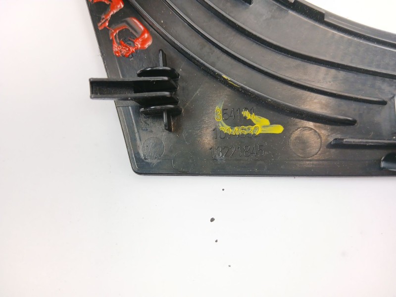 Recambio de molduras delanteras para opel insignia berlina edition referencia OEM IAM 13221845  