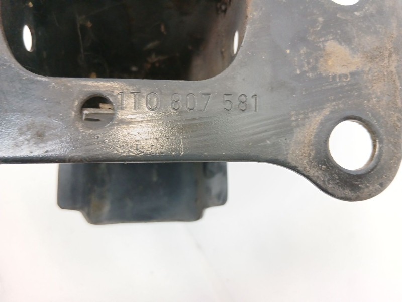Recambio de refuerzo paragolpes delantero para volkswagen golf v (1k1) 1.9 tdi referencia OEM IAM 1T0807581  