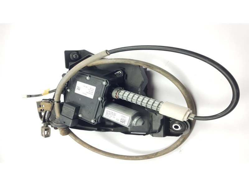 Recambio de freno de mano electrico para peugeot 3008 1.6 hdi fap referencia OEM IAM 9684898480  