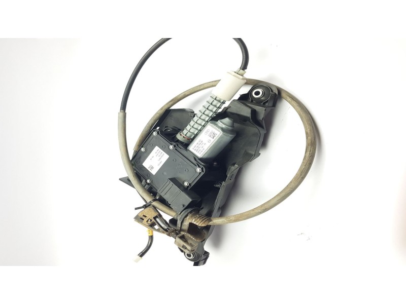 Recambio de freno de mano electrico para peugeot 3008 1.6 hdi fap referencia OEM IAM 9684898480  