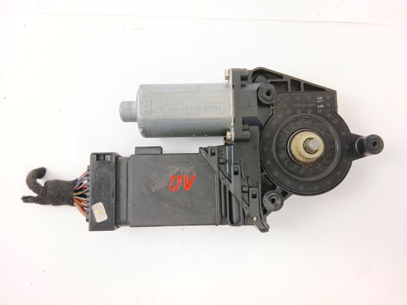 Recambio de motor elevalunas delantero derecho para volkswagen passat berlina (3b3) 1.9 tdi referencia OEM IAM 0130821694  