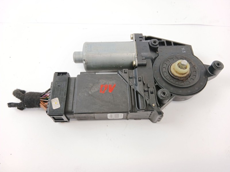 Recambio de motor elevalunas delantero derecho para volkswagen passat berlina (3b3) 1.9 tdi referencia OEM IAM 0130821694  