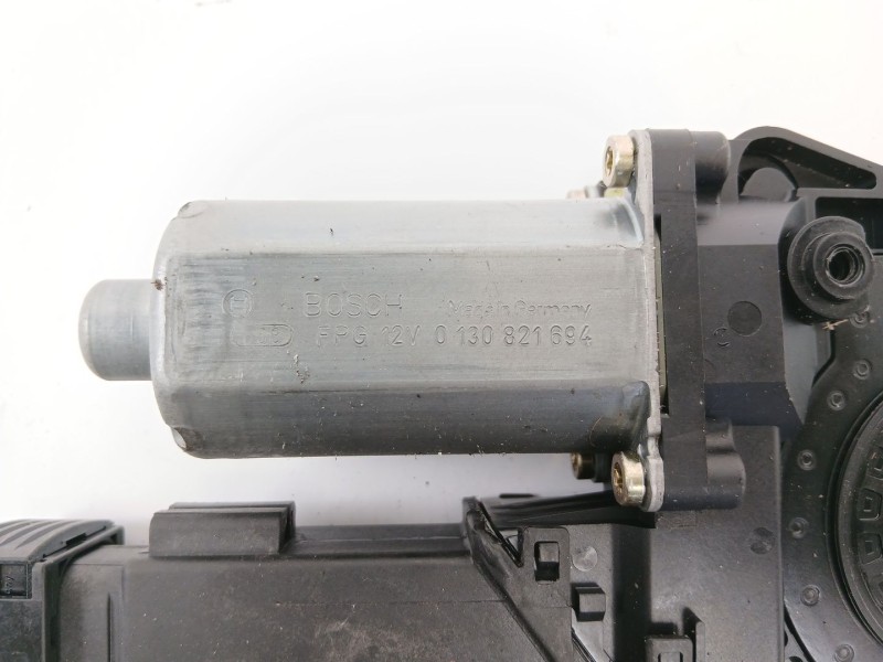 Recambio de motor elevalunas delantero derecho para volkswagen passat berlina (3b3) 1.9 tdi referencia OEM IAM 0130821694  
