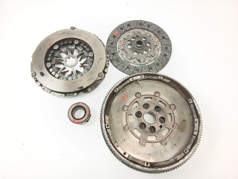 Recambio de kit embrague para volkswagen golf v (1k1) 1.9 tdi referencia OEM IAM 323064110  
