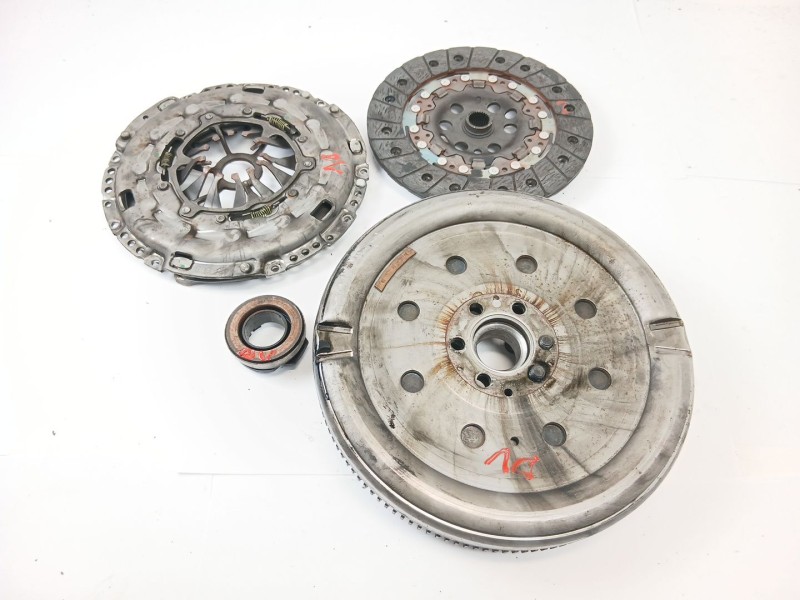 Recambio de kit embrague para volkswagen golf v (1k1) 1.9 tdi referencia OEM IAM 323064110  