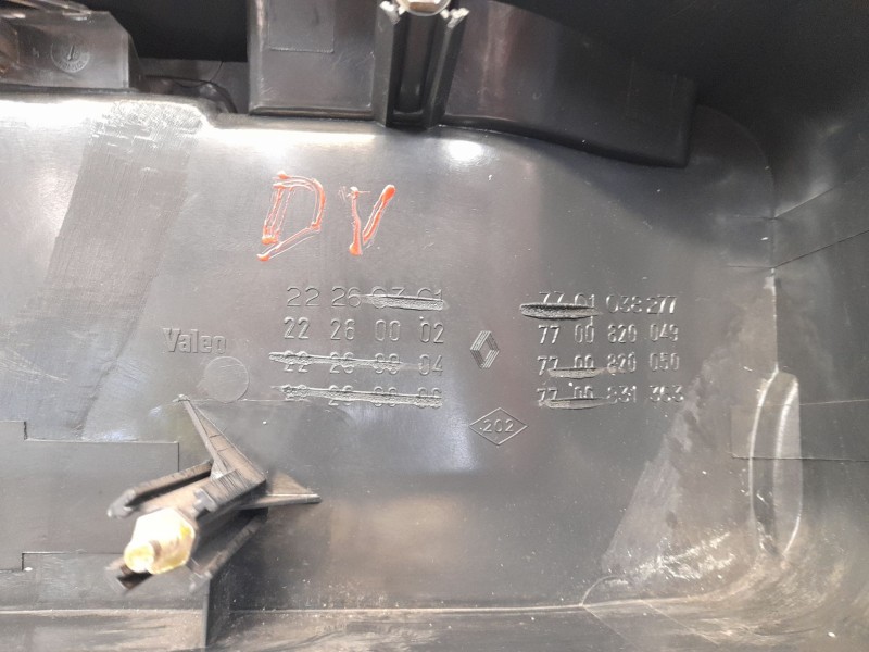 Recambio de piloto trasero central para renault laguna (b56) 2.2 dt (b569) referencia OEM IAM 22260002  