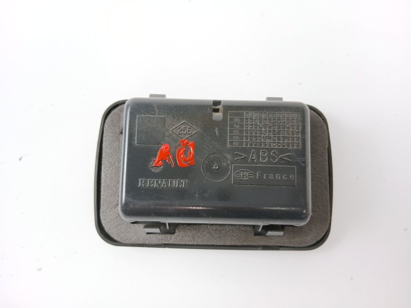 Recambio de cenicero para ligier nova 500 referencia OEM IAM 7700835535  