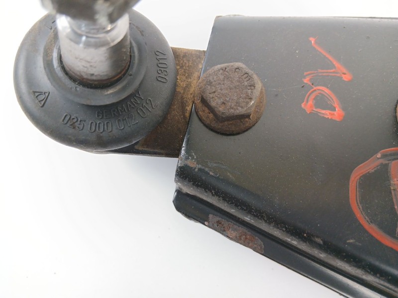 Recambio de brazo suspension inferior delantero derecho para volvo 460 (464) 1.8 referencia OEM IAM 025000012012  