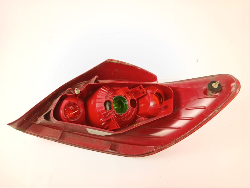 Recambio de piloto trasero izquierdo para peugeot 307 (3a/c) 1.6 16v referencia OEM IAM 557676B  
