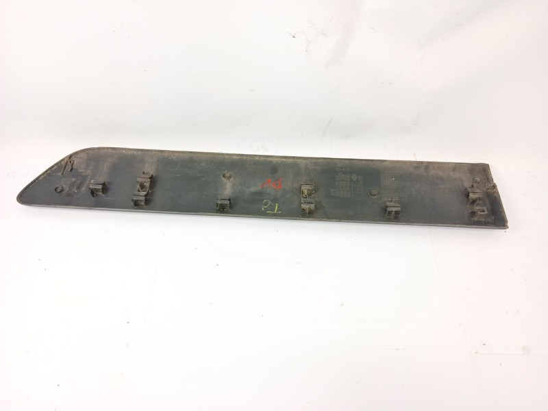 Recambio de moldura para renault kangoo (kc0/1_) d 55 1.9 (kc0d) referencia OEM IAM 8200077557  