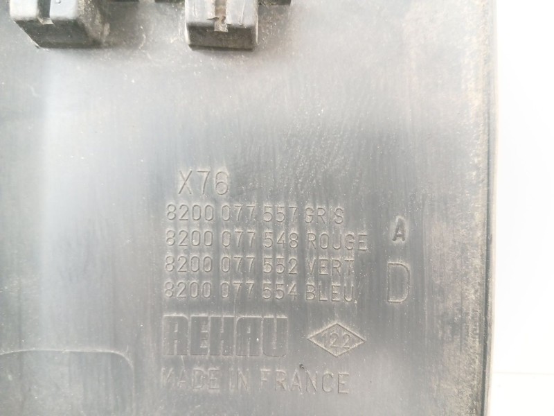 Recambio de moldura para renault kangoo (kc0/1_) d 55 1.9 (kc0d) referencia OEM IAM 8200077557  