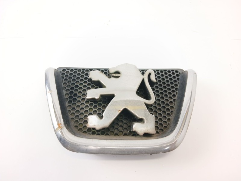 Recambio de emblema para peugeot 206 berlina x-line (2001-2009)1.4 hdi 68cv referencia OEM IAM 9628688677  