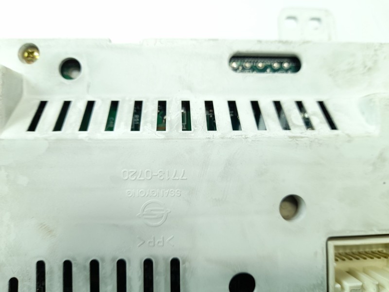 Recambio de cuadro instrumentos para ssangyong rexton 2.7 xdi referencia OEM IAM 77130720  