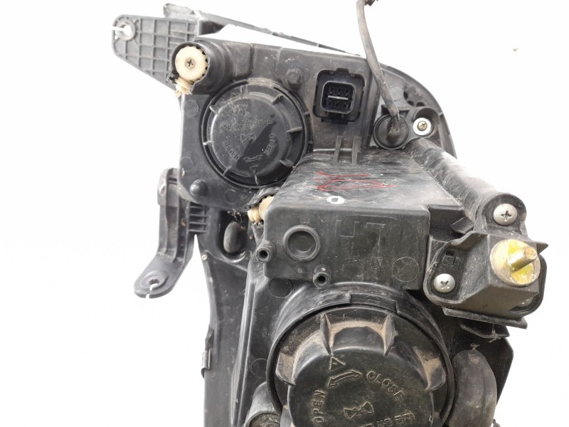 Recambio de faro izquierdo para ssangyong rexton 2.7 xdi referencia OEM IAM   