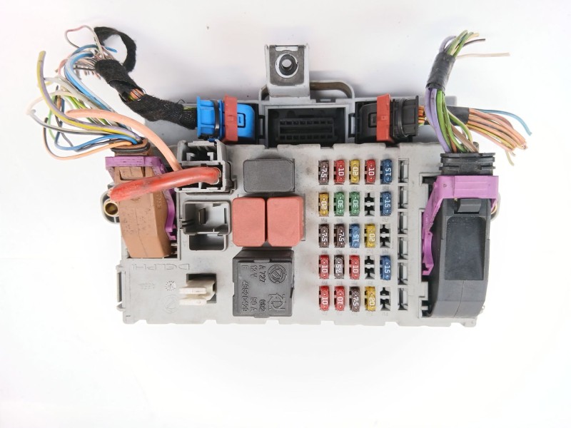 Recambio de caja reles / fusibles para fiat punto berlina (188) 1.2 cat referencia OEM IAM 406626  