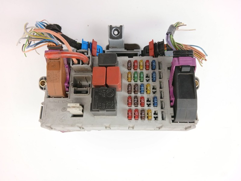 Recambio de caja reles / fusibles para fiat punto berlina (188) 1.2 cat referencia OEM IAM 406626  