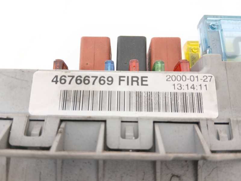 Recambio de caja reles / fusibles para fiat punto berlina (188) 1.2 cat referencia OEM IAM 46766769  