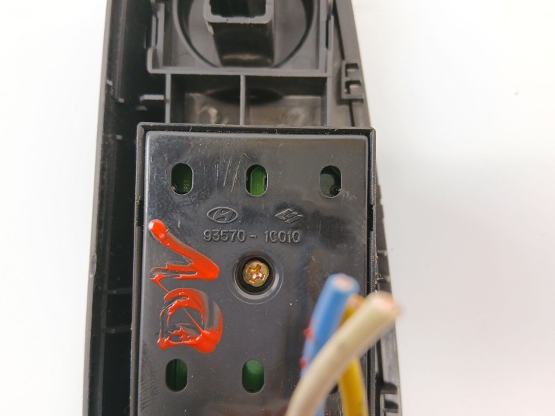 Recambio de mando elevalunas delantero izquierdo para hyundai getz (tb) 1.1 básico referencia OEM IAM 935701C010  