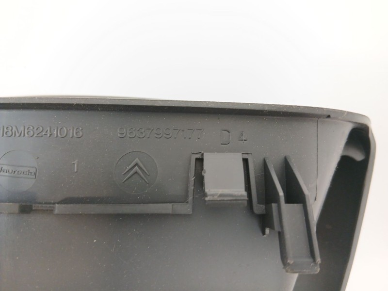 Recambio de moldura para citroën c3 1.1 vivace referencia OEM IAM 9637997177  