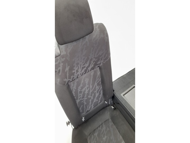 Recambio de asientos traseros para peugeot 3008 1.6 hdi fap referencia OEM IAM   