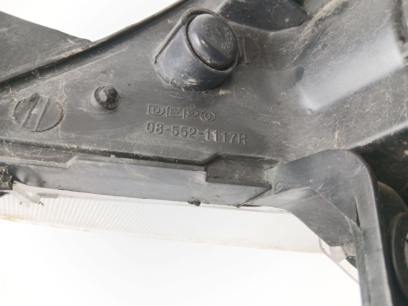 Recambio de faro derecho para citroën c3 1.1 vivace referencia OEM IAM 085521117R  