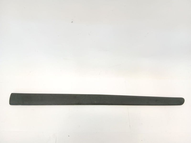 Recambio de moldura para citroën c3 1.1 vivace referencia OEM IAM 9637992477  