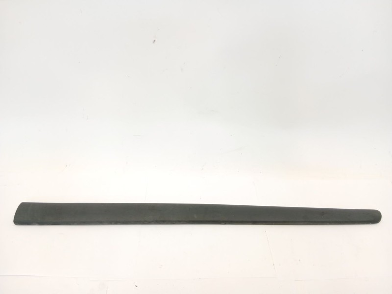 Recambio de moldura para citroën c3 1.1 vivace referencia OEM IAM 9637992477  