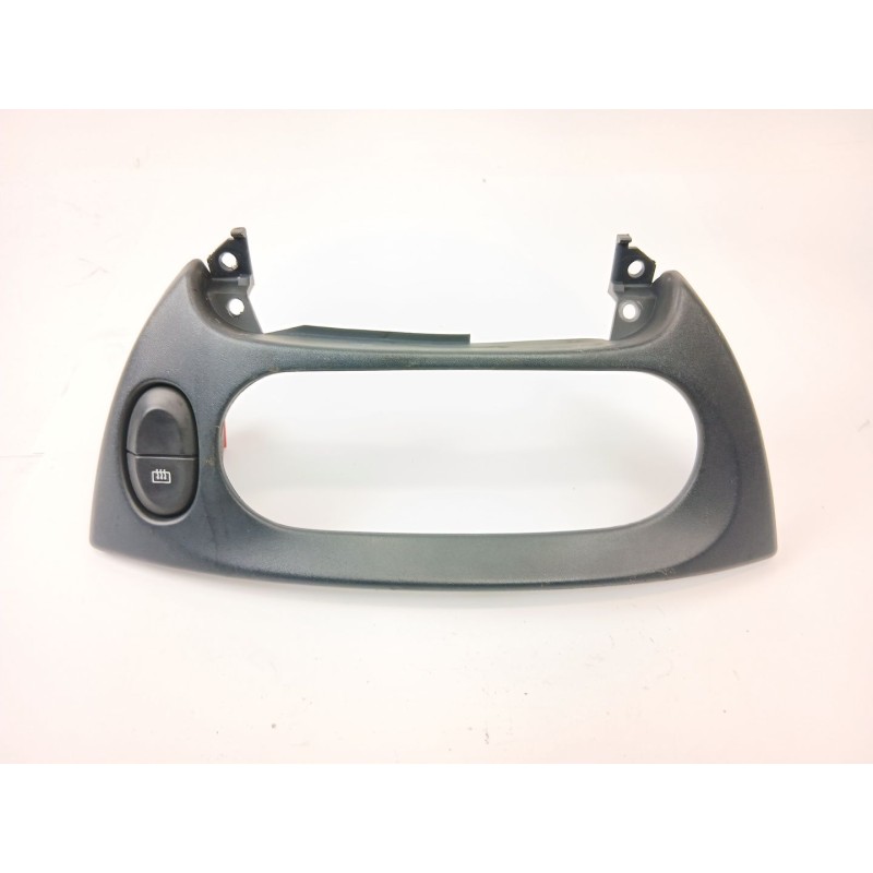 Recambio de moldura para renault megane i classic (la0/1_) 1.9 dti (la08, la0n) referencia OEM IAM 7700419052  