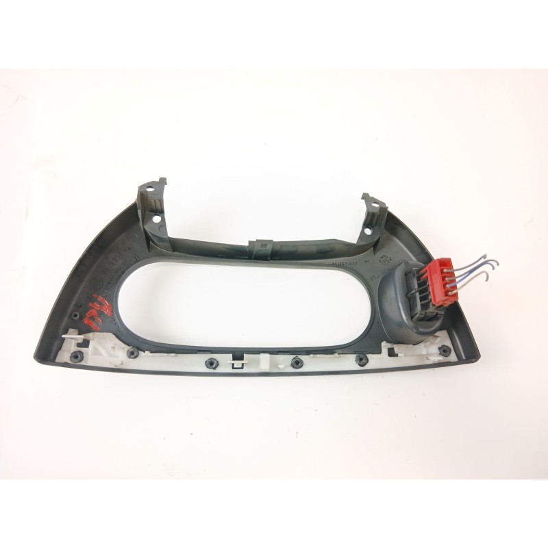 Recambio de moldura para renault megane i classic (la0/1_) 1.9 dti (la08, la0n) referencia OEM IAM 7700419052  