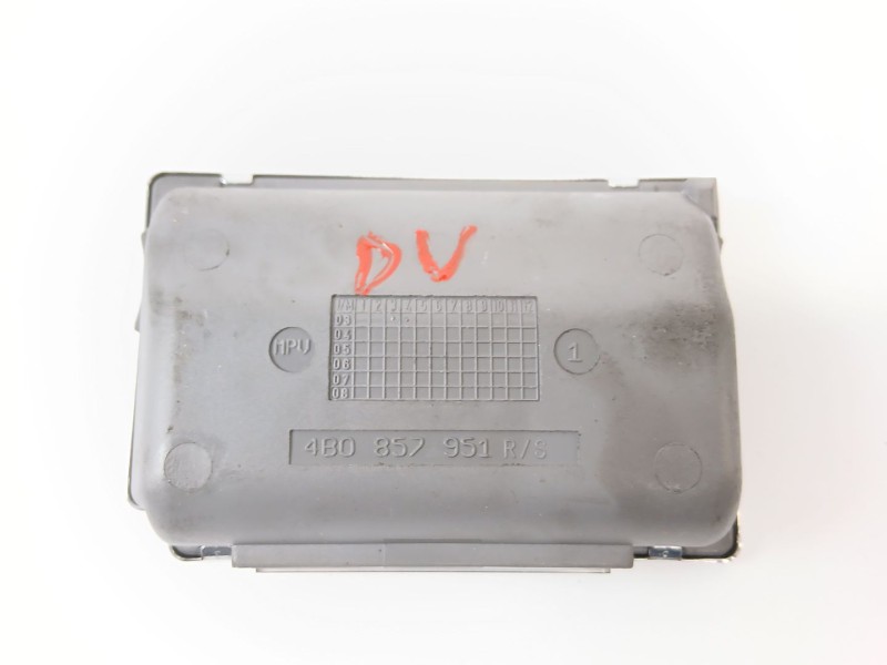 Recambio de cenicero para audi a6 avant (4b5) 2.5 tdi referencia OEM IAM 4B0857951  