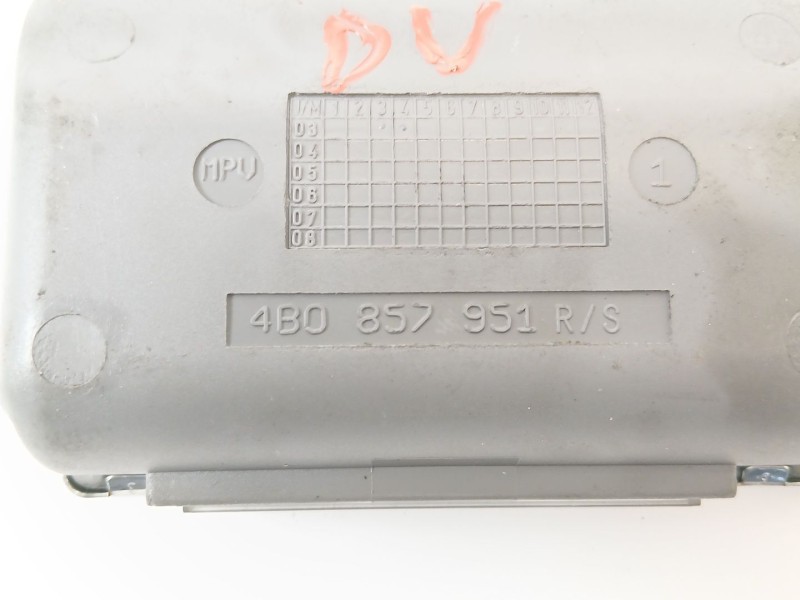 Recambio de cenicero para audi a6 avant (4b5) 2.5 tdi referencia OEM IAM 4B0857951  