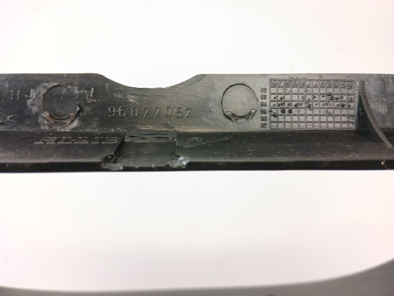 Recambio de moldura para peugeot 306 break (7e, n3, n5) 1.9 td referencia OEM IAM 96077057  