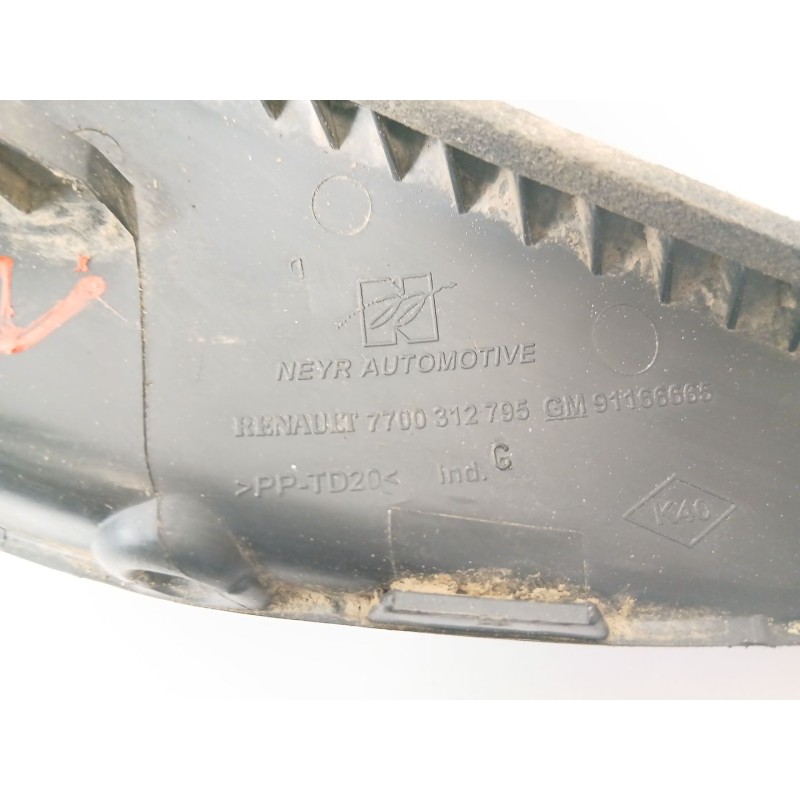 Recambio de moldura para renault trafic ii furgoneta (fl) 2.0 dci 115 (fl01, fl0u) referencia OEM IAM 7700312795  