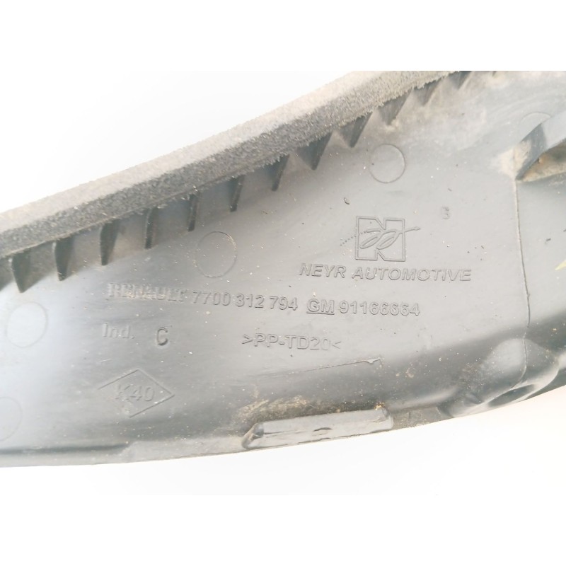 Recambio de moldura para renault trafic ii furgoneta (fl) 2.0 dci 115 (fl01, fl0u) referencia OEM IAM 7700312794  
