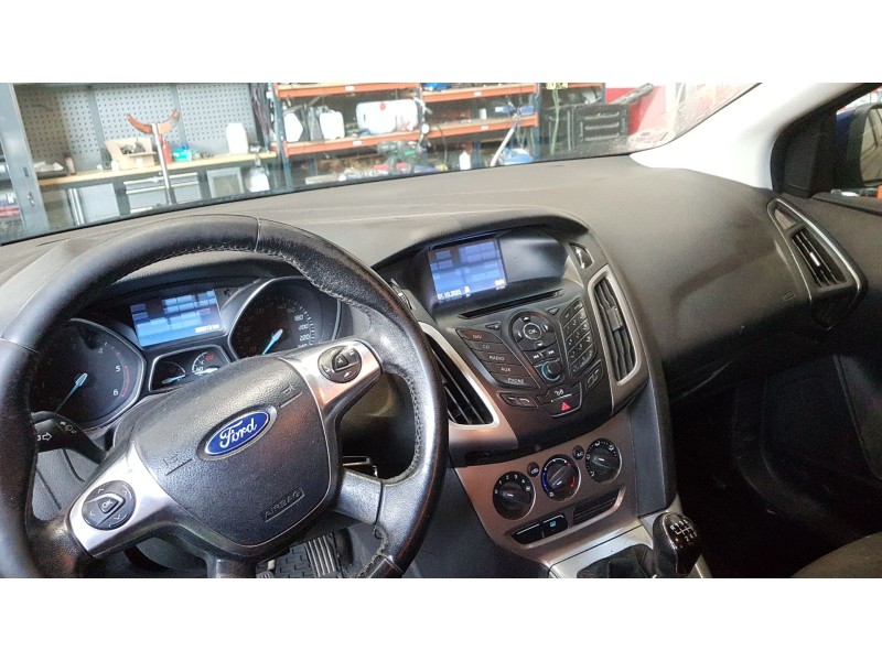 ford focus iii sedán del año 2014
