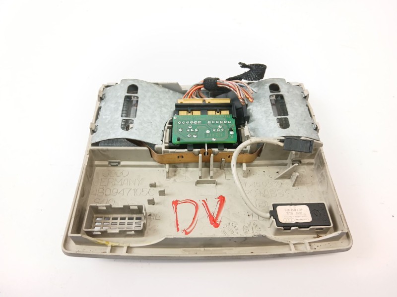 Recambio de luz interior para audi allroad quattro (4b5) 2.5 tdi (132kw) referencia OEM IAM 4B0947105C  